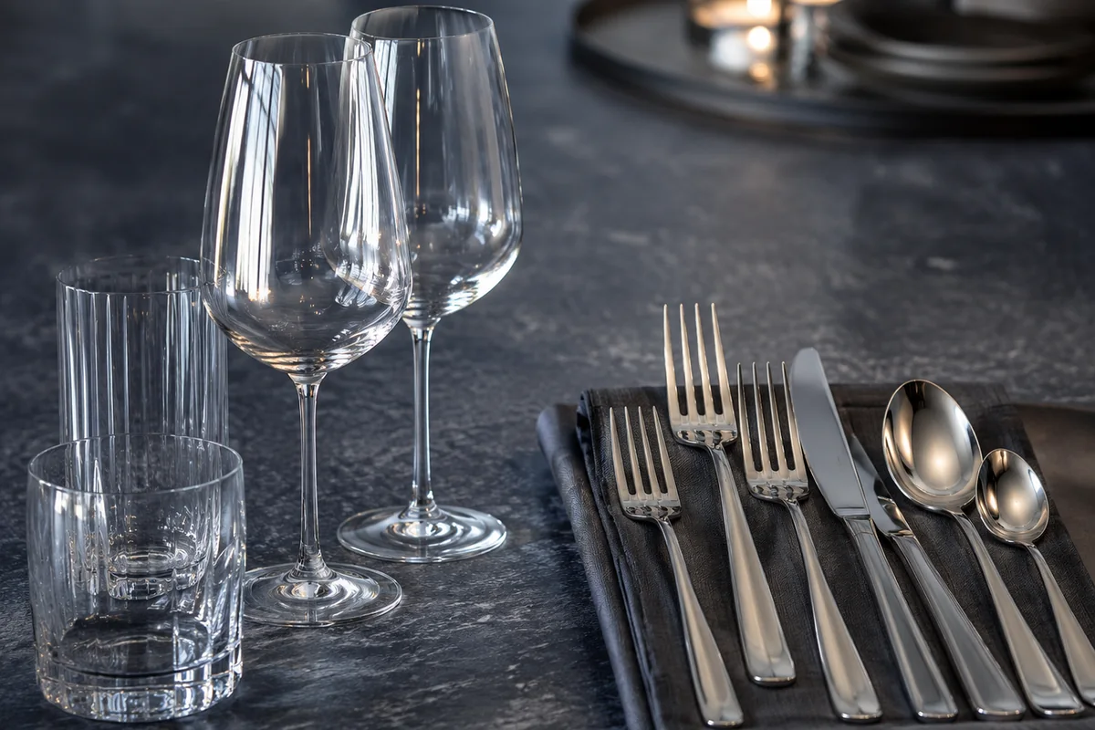 Tabletop und Serviceausstattung für Hotelrestaurant